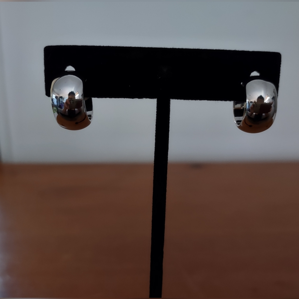 14kt white gold hoop earrings